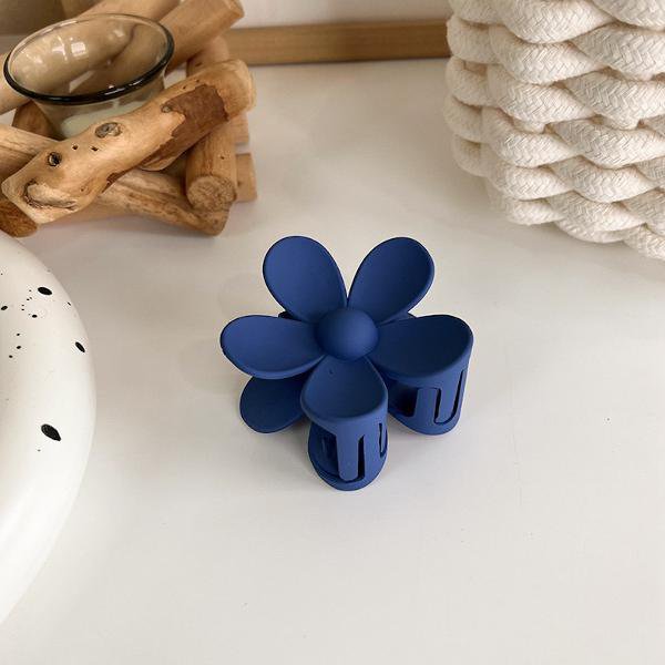 Minimalist Blue Tone Claw Hair Clips