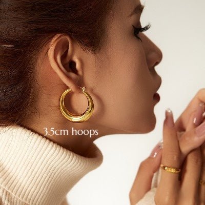 Chic gold earrings - New moon shape