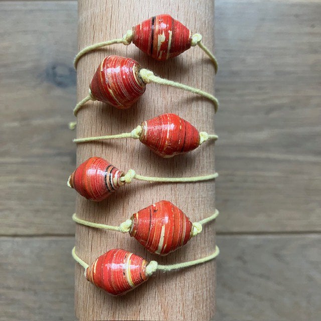 Luna-Leena armband ovaal rood - one size - gemaakt van bestaande armbanden uit Nepal