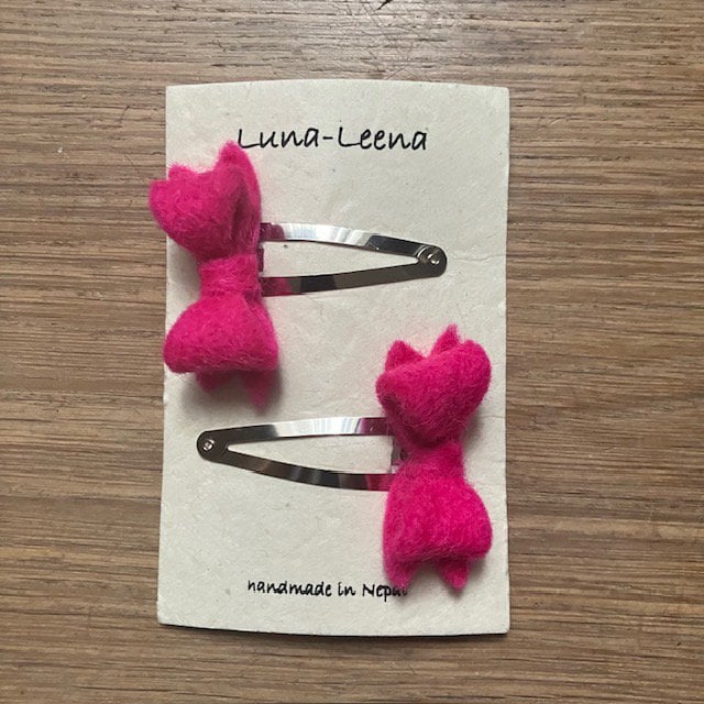 Luna-Leena haarclips strik 2x - fuchsia - viltwol - handgemaakt in Nepal