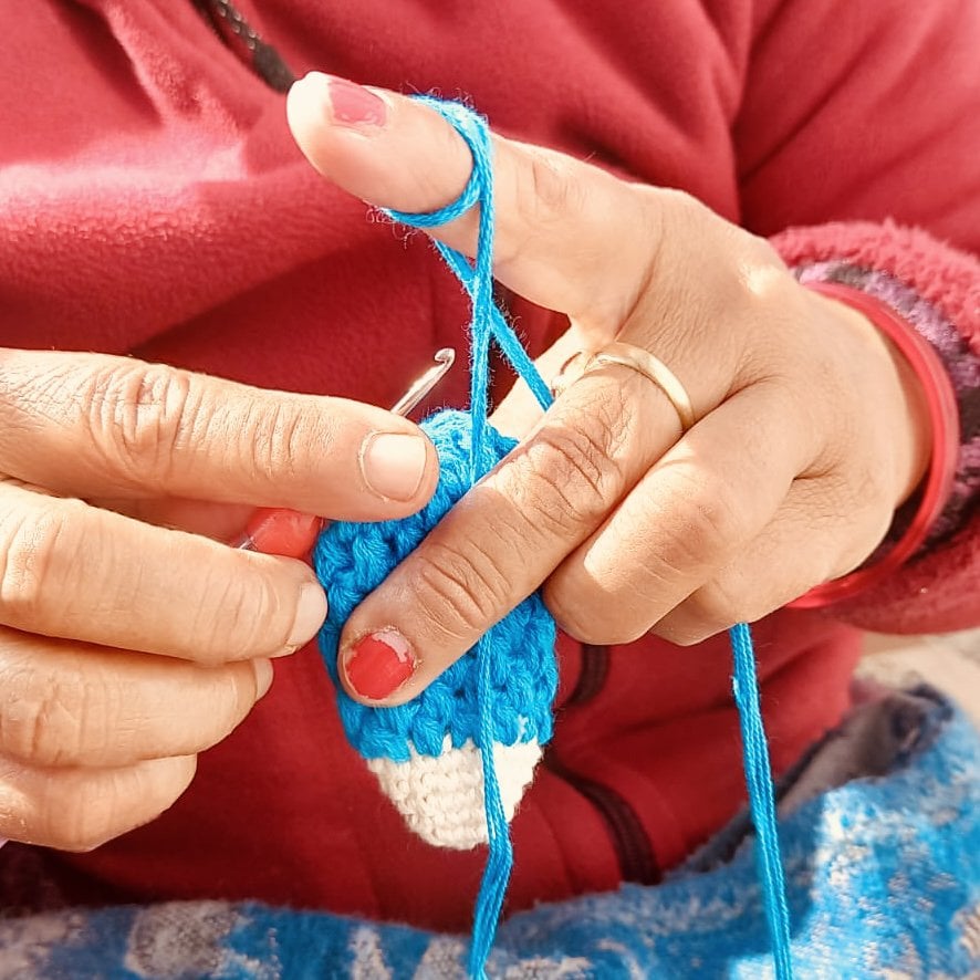 Luna-Leena sleutelhanger vis blauw - biologisch katoen - handgehaakt in Nepal - tassenhanger