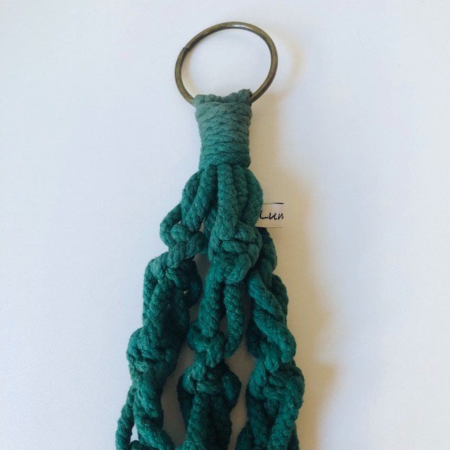 Luna-Leena plantenhanger mini macramé grenen groen - katoen - L38cm - handgemaakt in Nepal