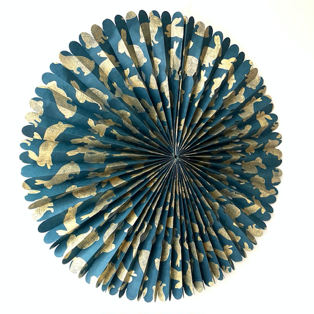 Luna-Leena rozet met konijnen/konijn goud - eco papier - 55ø cm - blauw/goud - handgemaakt in Nepal