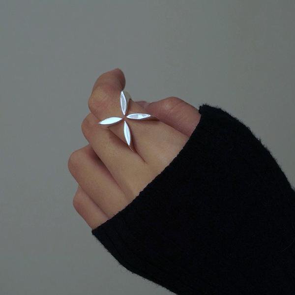 Minimalist cross flower ring, adjustable