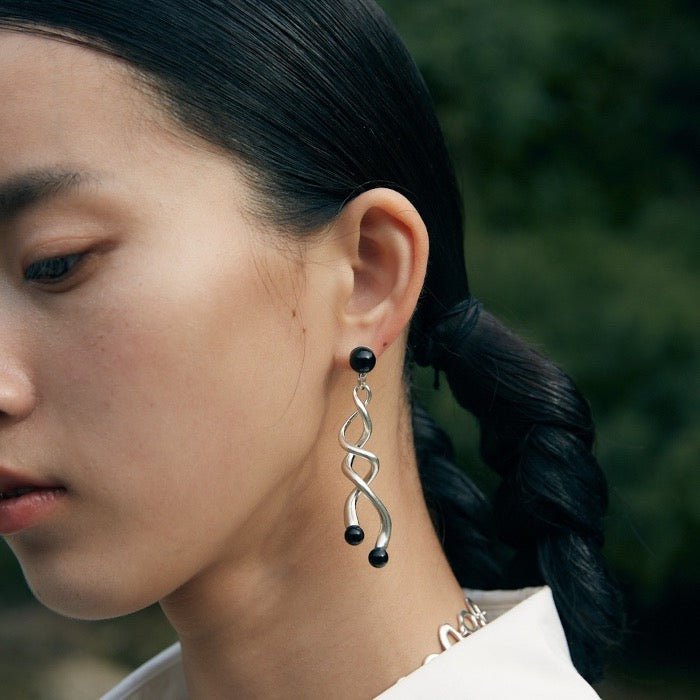 Silver spiral line earrings with black stone